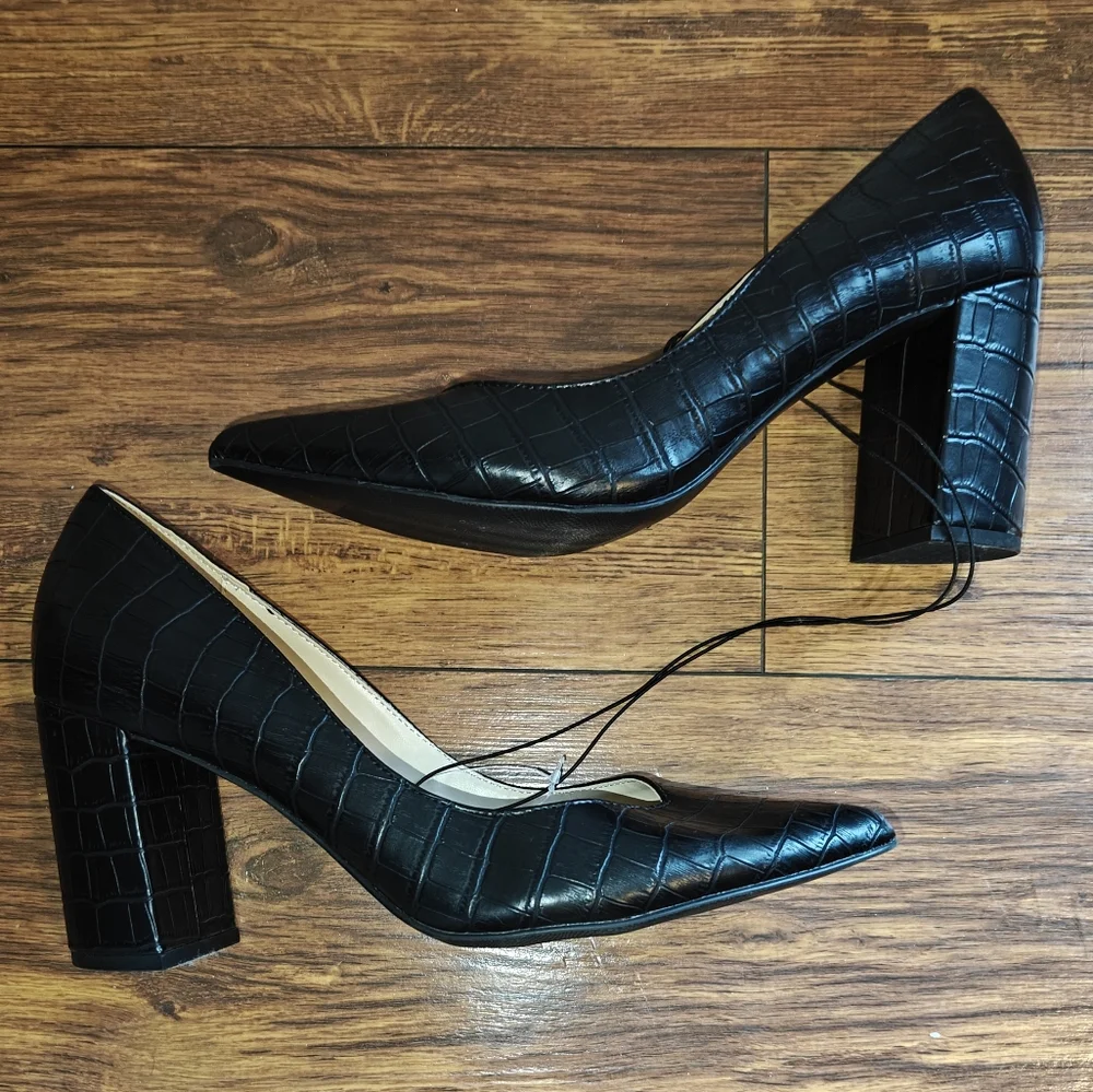 Liz Claiborne Black Pumps Women's 11 Office Heels Reptile Embossed‎ Faux Leather